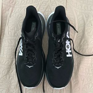 Hoka Black Mach 5